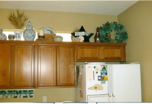 above-kitchen-cabinet-decorating-ideas-40