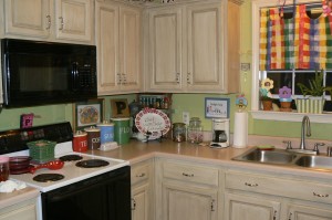 kitchen-cabinet-paint-color-ideas-10